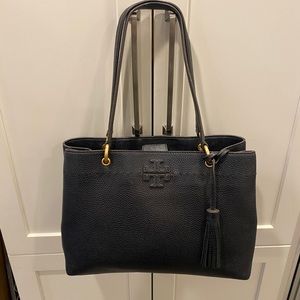 🖤💫Tory Burch Black double handle shoulder bag. With pebble grain leather.